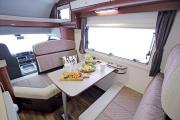 Fukuroneko RV 海辺の駐車場でキャンピングカーでの車中泊 Fukuroneko RV 海辺の駐車場でキャンピングカーでの車中泊