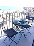 Face mer, grand studio de 32m2, clim, wifi, parking, proche commerces Face mer, grand studio de 32m2, clim, wifi, parking, proche commerces