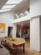 4-Bed Manly Apartment, Spacious, Two Levels & Balcony, Walk to Beach, Cafes & Ferry, Ideal for Families & Groups