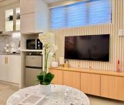 Elegant Staycation Near Mall of Asia with Pool Access