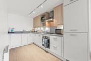 Stylish 1-Bed City Apt, Free Wi-Fi - Netflix, Accommodates 6
