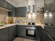 Central Gem Plush Beds -Walk to Attractions - Pass the Keys