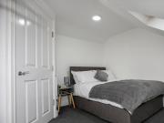 Spacious 5 Bed House, Sleeps 9, Separate, Driveway, Close to City