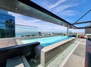 Skyline views Stylish Studio with Pool, parking no load shedding