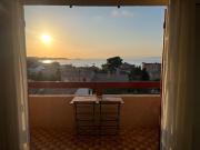 Joli duplex T3 vue mer Le Brusc parking gratuit