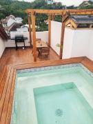 Apartment w private terrace and Jacuzzi