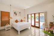 OG Cruz - Central & Stylish Canggu Pool Villa - Sleeps 7