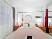 Your sunny stay A getaway in a classic Miami Beach building just one minute to the sand Ideal for groups and couples