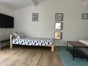 Studio cosy indépendant et détaché dans une villa avec parking gratuit