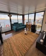 Exclusieve Houseboat La Mare 12 x 5 m, vanaf 13 januari 2026 met sauna en hottup