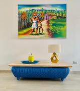 Luxurious spacious 2-bedroom apartment, steps from beach