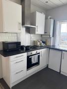Spacious 2 bedroom flat in Newcastle w Free parking