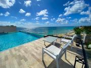 Oceanfront Condo, Roof Pool, Gym, Walk to 5th Ave!