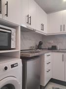 Funky, cute flat close t center