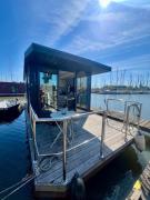 Comfi Winter houseboat Eclipse Monnickendam