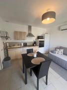 Studio cosy avec climatisation et terrasse