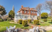 Grand Garden Apartment - The Old Vicarage - Duplex Residence, Breathtaking sea views Over Shanklin Bay - Shanklin Old Village, fantastic family getaway!