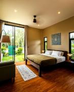 Raymonds Tropical Farmhouse