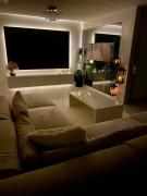 Moderne Wohnung mit Einrichtung