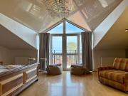 Dviaukštis butas Nidos centre, su panoraminiu vaizdu į marias