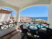 Sharks Bay Oasis 2 bedrooms apartment with Private free beach