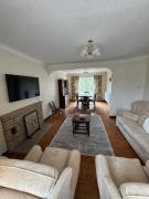 Oxford 3 Bedroom Detached House, with Large Garden and Private Parking