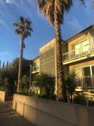 Beachfront & access toSt Kilda has to offer