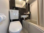 新宿 シングルルーム 複数ベッド、キッチン、ダイニングテーブル完備、短期、中期滞在に最適。