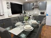 Stylish & Cosy Home in Bridgend with free parking