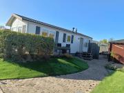 Sunny Chalet near Amsterdam at Camping Venhop