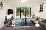 Gorgeous 3BR 2bath house in O2 Greenwich with parking