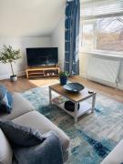 Ideal Contractor Business & Family Friendly 2-Bed Apartment Quiet & Spotless with Fast WiFi Large Screen Smart TV