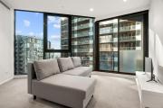 2BR Prime Spot! Steps from Crown & Yarra River