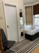 OYO Wave Crest Hotel