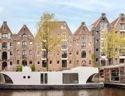 Cozy Cabin at houseboat