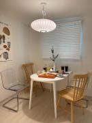 3 minutes walk from Hongdae Station 2 rooms 1 dining room up to 5 people comfortable bed!