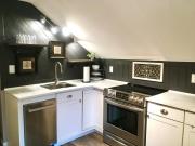 Snug Studio Retreat- Near to Aviation museum and Highway