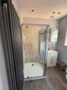 5BR, Spacious with Free Parking 5BR, Spacious with Free Parking