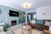 NEW! Spacious 3-Bed by 53 Degrees Property, Ideal for Weekend Guests & Business! NEW! Spacious 3-Bed by 53 Degrees Property, Ideal for Weekend Guests & Business!