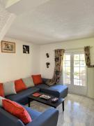 3bedroom house, pool & garden!