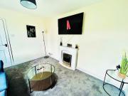 Stylish & Cosy 3 BR By AltoLuxoExperience Short Lets & Serviced Accommodation With Free Wifi & Parking