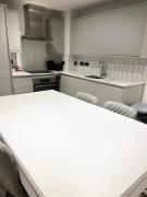 Central Birmingham Luxury 2 Bedroom Apartment with Fast WiFi and Games Table