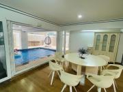 Biệt thự phố, hồ bơi