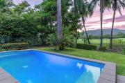 65 Mitre Port Douglas - Villa with golf course views