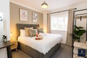 Stylish 2 Bed Apartment in Town Free Parking Stylish 2 Bed Apartment in Town Free Parking