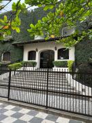 Cobertura com jacuzzi na enseada