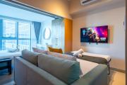 Modern Minimalist Uptown Parksuites 1BR