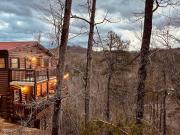 Cozy Secluded Cabin Firepit Hot Tub