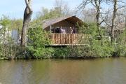 Luxe glamping tenten aan het water