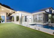 MiaMia Ultra Modern Home with Pool and Courtyard